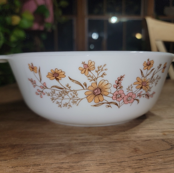 [Pyrex] England casserole dish - Picture 1 of 5